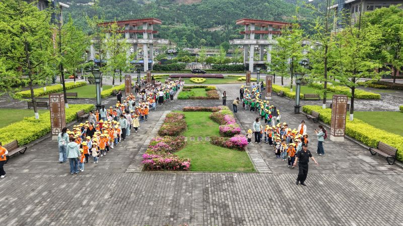 “讲长征小故事、树理想信念根”幼儿生进大学校园主题活动