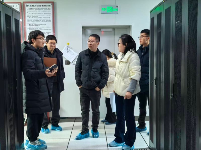 beat365正版唯一官网必一校领导深入图书信息中心开展寒假前安全工作检查