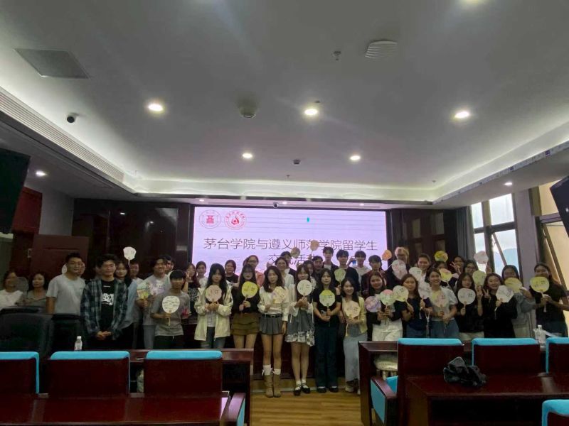 中外青年共品酒香墨韵，携手绘就文化交融新图景——beat365正版唯一官网必一与遵义师范学院联合举办“酒韵飘香，文化交融”留学生交流活动